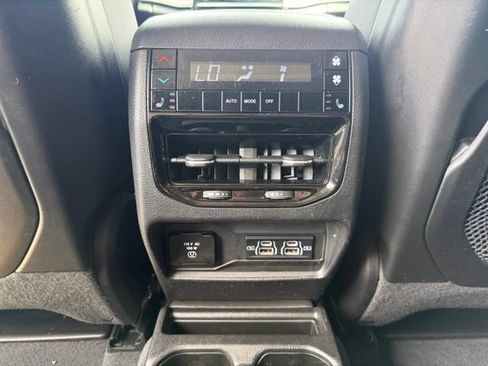 Used 2023 Jeep Grand Cherokee L Limited w/ Black Appearance Package AWD/4WD image 23