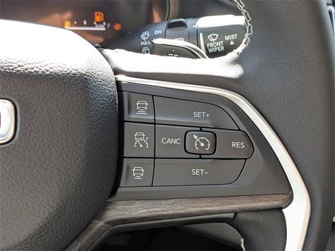 New 2025 Jeep Grand Cherokee Limited image 27