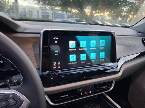 New 2026 Volkswagen Atlas SE FWD image 9
