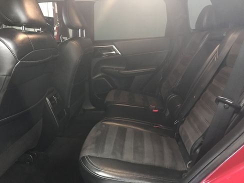 Used 2024 Mitsubishi Outlander SE image 10