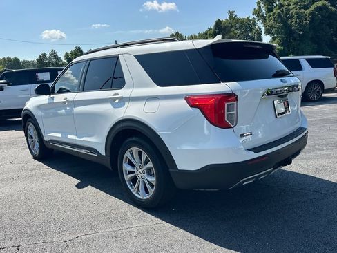 Used 2023 Ford Explorer XLT w/ Equipment Group 202A RWD image 8