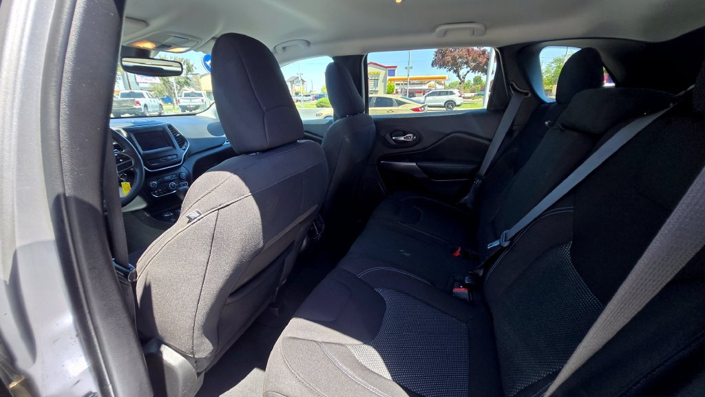 Used 2021 Jeep Cherokee Latitude AWD/4WD image 19