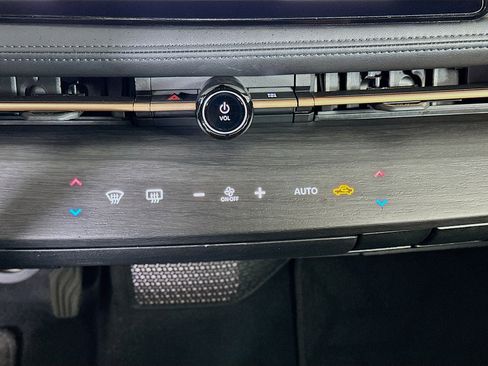 Used 2023 Nissan Ariya FWD image 24