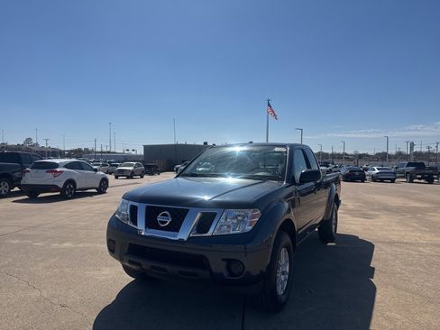 Used 2016 Nissan Frontier SV image 7