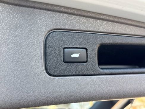 Used 2016 Honda Odyssey Touring image 32