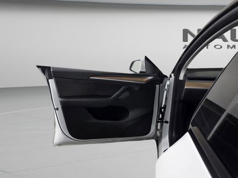 Used 2023 Tesla Model Y Long Range image 8