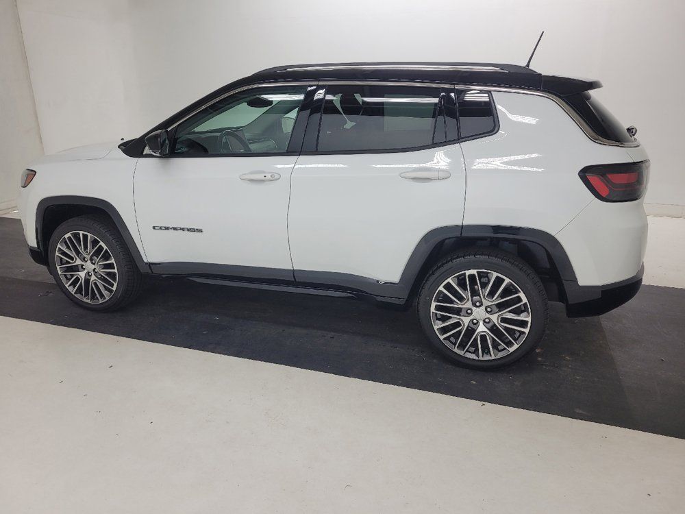 Used 2022 Jeep Compass Limited w/ Elite Group AWD/4WD image 3