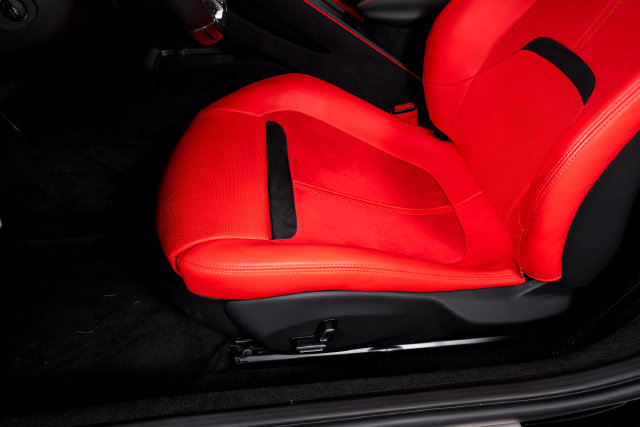 Certified 2025 Ferrari Roma Spider RWD image 23