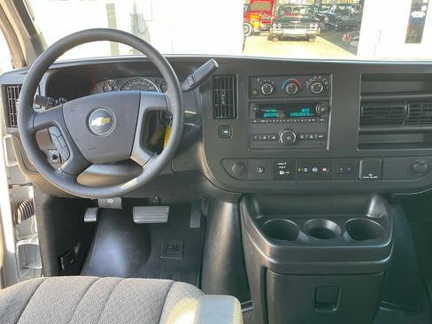 Used 2025 Chevrolet Express 3500 LT w/ LT Preferred Equipment Group RWD image 31