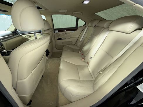 Used 2016 Lexus LS 460 w/ Comfort Package image 25