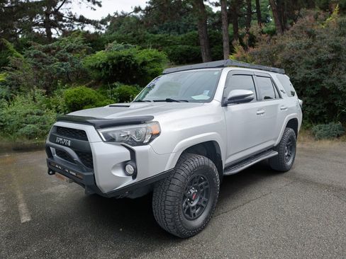 Used 2020 Toyota 4Runner TRD Off-Road Premium AWD/4WD image 3