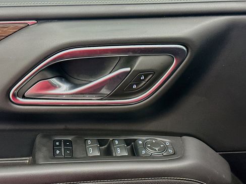 Used 2024 Chevrolet Suburban Premier image 15