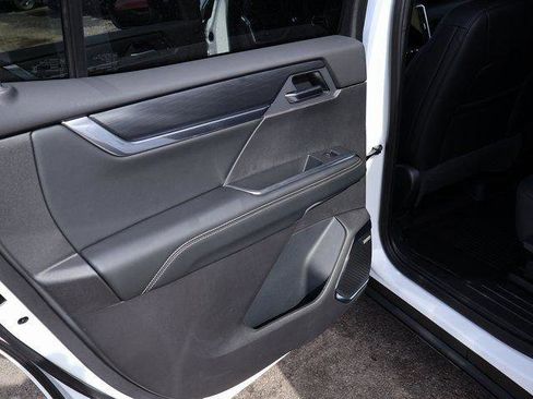 New 2026 GMC Acadia Elevation w/ Elevation Premium Package AWD/4WD image 13