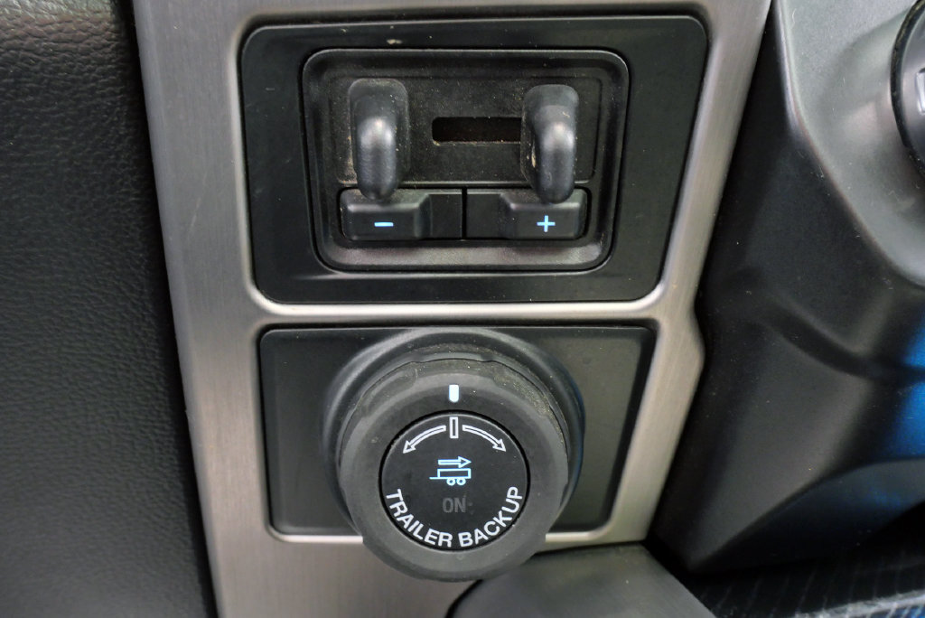 Used 2022 Ford F350 Platinum w/ Tremor Off-Road Package AWD/4WD image 31