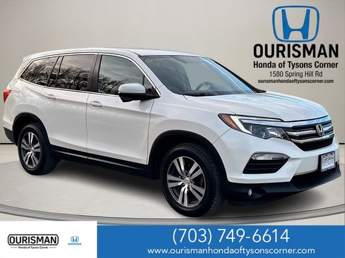Used 2017 Honda Pilot EX image 1