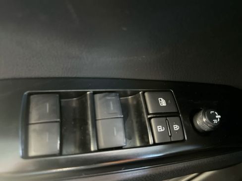 Used 2025 Toyota Camry SE w/ Convenience Package FWD image 17
