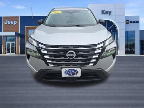 Used 2024 Nissan Rogue S AWD/4WD image 2