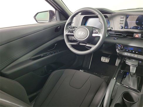 Used 2025 Hyundai Elantra Sport image 14