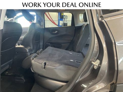 Used 2018 Jeep Compass Latitude w/ Popular Equipment Group AWD/4WD image 18