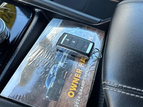 Used 2024 Jeep Grand Cherokee Laredo w/ Trailer Tow Package image 5