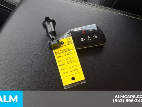Used 2025 Volkswagen Atlas SE FWD image 17