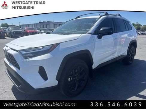 Used 2024 Toyota RAV4 LE AWD/4WD image 3