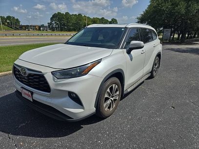 Used 2022 Toyota Highlander XLE