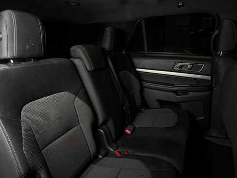 Used 2018 Ford Explorer XLT FWD image 19