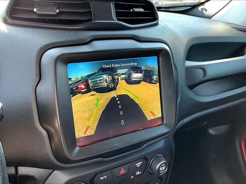 Used 2022 Jeep Renegade Trailhawk AWD/4WD image 29