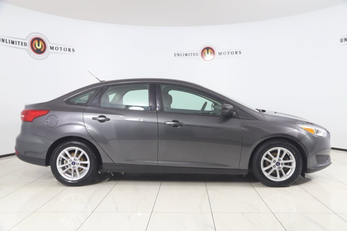 Used 2018 Ford Focus SE FWD image 2