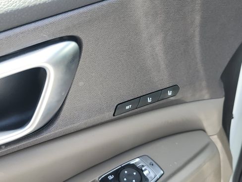 Used 2026 Kia Carnival EX FWD image 17