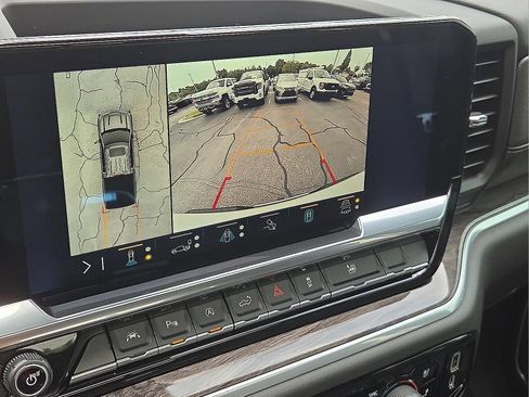 Used 2022 Chevrolet Silverado 1500 LTZ w/ LTZ Convenience Package II AWD/4WD image 8