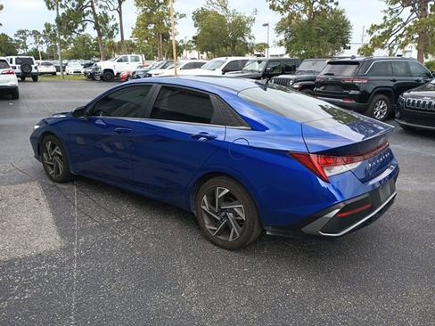 Used 2025 Hyundai Elantra SEL FWD image 3