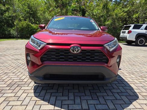 Used 2019 Toyota RAV4 XLE w/ Convenience Package FWD image 2