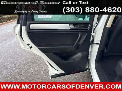 Used 2015 Volkswagen Touareg Sport image 19