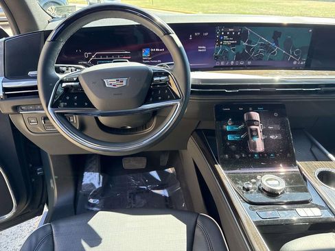 Used 2025 Cadillac Escalade Premium Luxury w/ Touring Package image 27