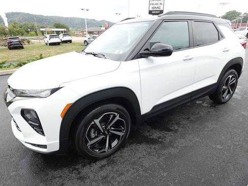 Used 2023 Chevrolet TrailBlazer RS w/ Sun and Liftgate Package FWD image 6