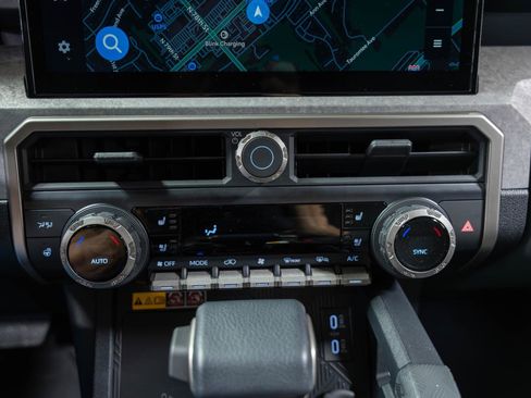 Used 2025 Toyota 4Runner Trailhunter image 88