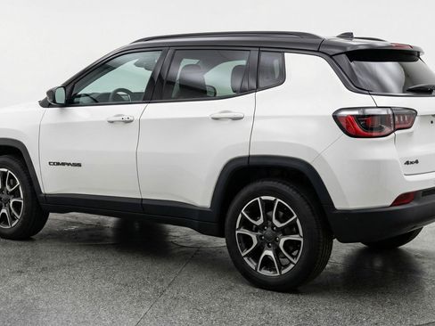 Used 2025 Jeep Compass Trailhawk image 6