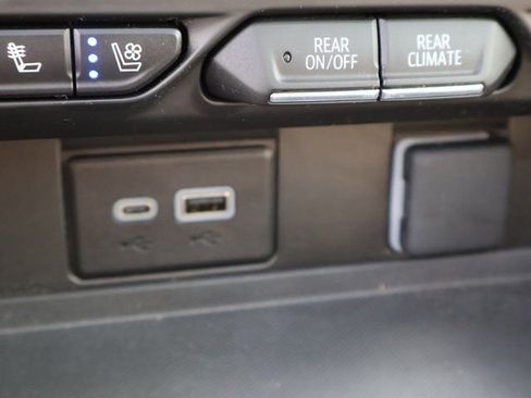 Used 2024 Chevrolet Tahoe Premier w/ Advanced Technology Package AWD/4WD image 33