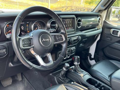 Used 2020 Jeep Wrangler Unlimited Sahara AWD/4WD image 16