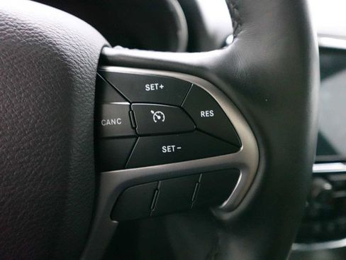 Used 2020 Jeep Grand Cherokee Limited AWD/4WD image 18