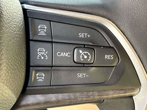 Used 2024 Jeep Grand Cherokee Limited w/ Luxury Tech Group II AWD/4WD image 19