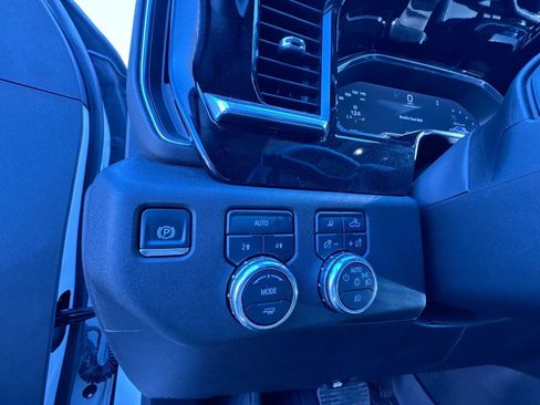 Used 2025 GMC Sierra 1500 SLT w/ SLT Premium Package image 16
