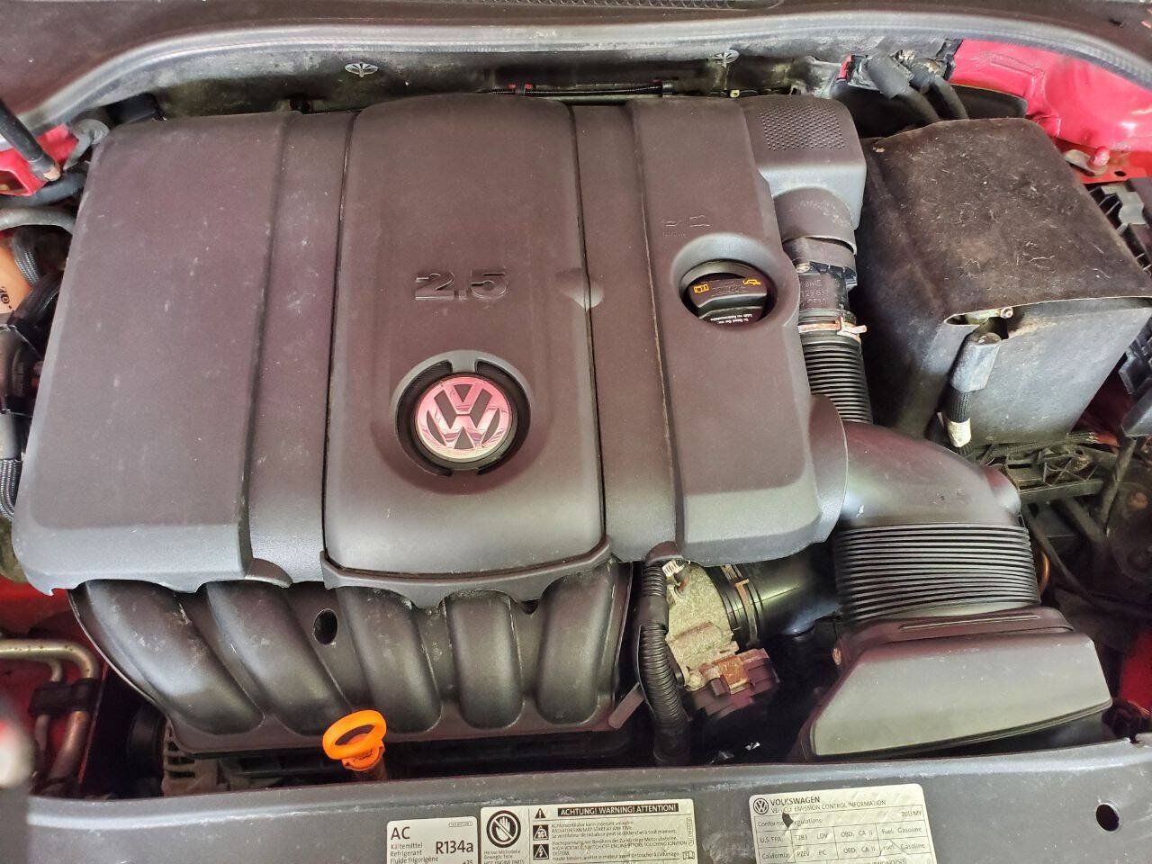Used 2013 Volkswagen Golf 2-Door FWD image 4