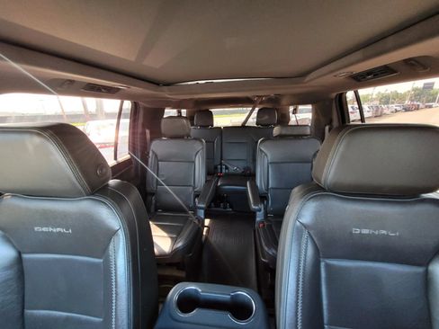 Used 2021 GMC Yukon XL Denali w/ Denali Premium Package RWD image 22