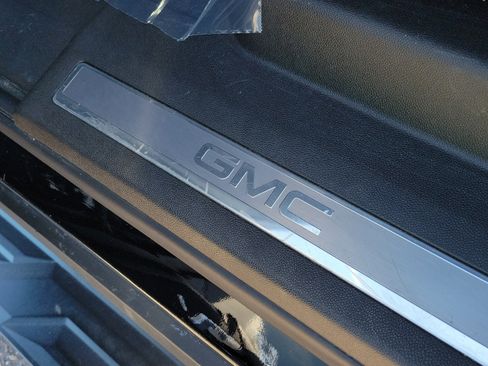 Used 2023 GMC Yukon XL SLT w/ SLT Luxury Package AWD/4WD image 33