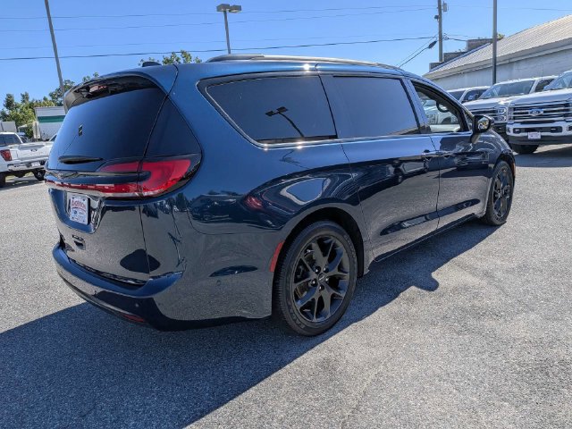 Used 2023 Chrysler Pacifica Touring-L w/ S Appearance Package FWD image 4