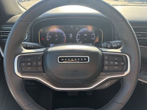 Used 2024 Jeep Wagoneer L Series II w/ Flexible Seating Group RWD image 17