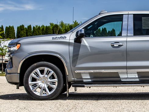 Used 2024 Chevrolet Silverado 1500 High Country w/ High Country Premium Package AWD/4WD image 47